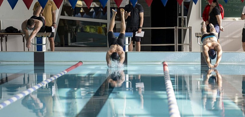 Strażacy zamierzyli się w pływaniu. Stalowa Wola i Tarnobrzeg na podium
