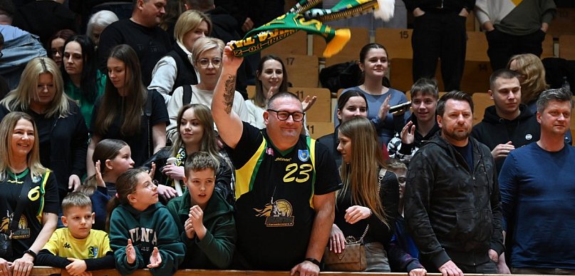 Owacja na stojąco dla koszykarzy Siarki! Zobacz zdjęcia kibiców z meczu z AZS