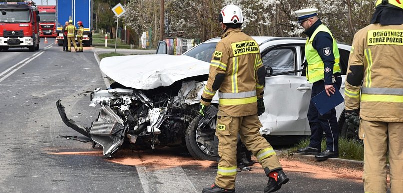 Wypadek w Skopaniu. Zderzenie osobówki z samochodem ciężarowym [ZDJĘCIA]