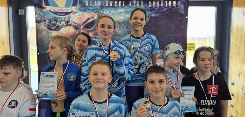 Dominacja Delfina i waleczne Piranie: świetne występy w lidze pływackiej