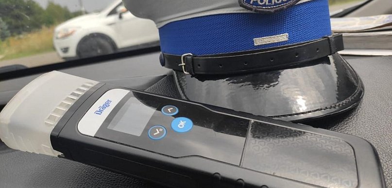 Kompletnie pijany kierowca w Nowej Dębie