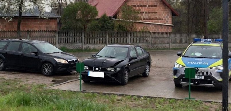 Zderzenie trzech aut w Nowej Dębie