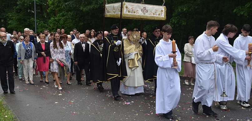 Procesja Bożego Ciała w Nowej Dębie [ZDJĘCIA]