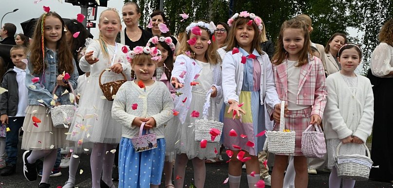 Deszcz nie zatrzymał wiernych. Tłumy na procesji Bożego Ciała w Tarnobrzegau
