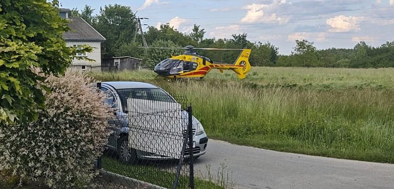 Dramatyczne sceny w Osieku. 7-latka zabrana do szpitala śmigłowcem LPR [ZDJĘCIA]