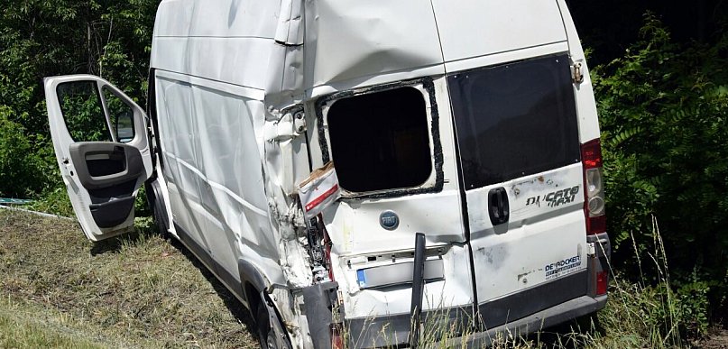 Zderzenie trzech pojazdów w Stalach. Mandat dla kierowcy ciężarówki