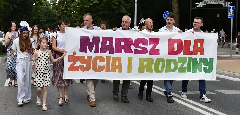 Wspólnie dla rodziny i życia. Marsz przeszedł przez Sandomierz [ZDJĘCIA]