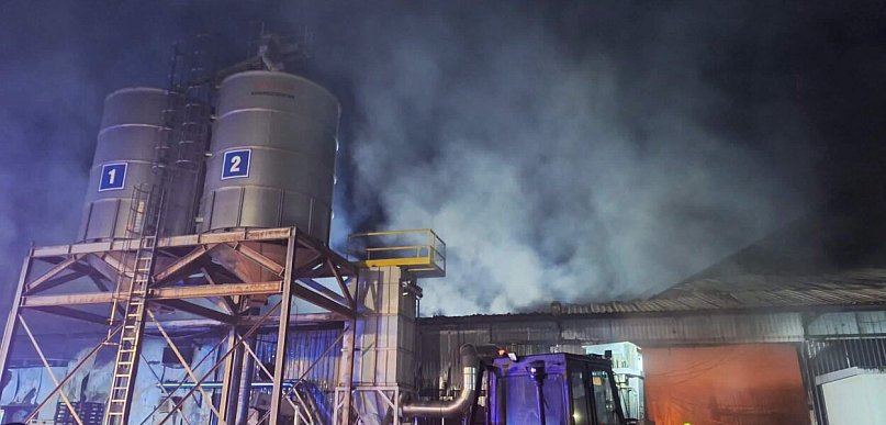 Nocny dramat w Zaklikowie. Strażacy walczyli z ogromnym pożarem