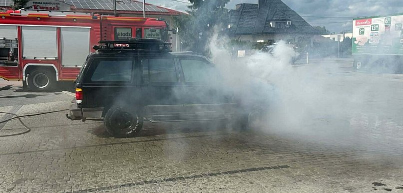 Pożar samochodu na parkingu w Sandomierzu