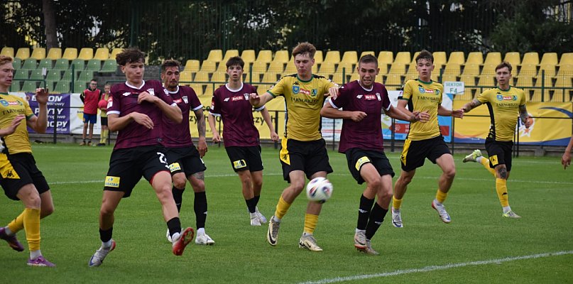 Siarka Tarnobrzeg ograła rezerwy Korony Kielce [ZDJĘCIA][TABELA] - 225351