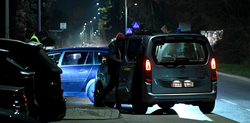 Na ul. Warszawskiej w Tarnobrzegu pijana kierująca wjechała Oplem w Mercedesa - 227681