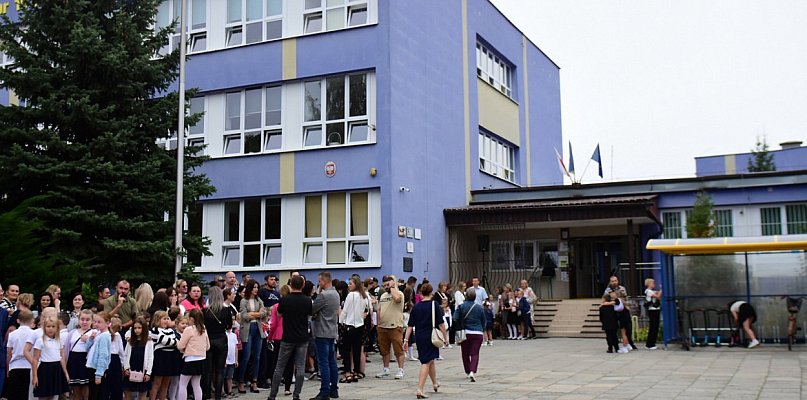 Największa szkoła podstawowa w Tarnobrzegu idzie na wojnę z hejterami