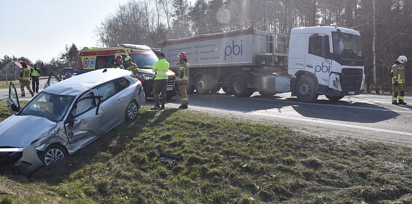 Groźny wypadek na skrzyżowaniu z DK9 w Jadachach [ZDJĘCIA]