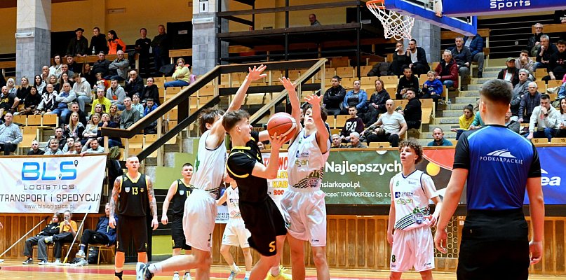 Koszykarze MKKS Siarki Tarnobrzeg pokonali AZS Politechnika Rzeszowska