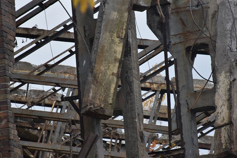 Wyburzanie hali w Machowie