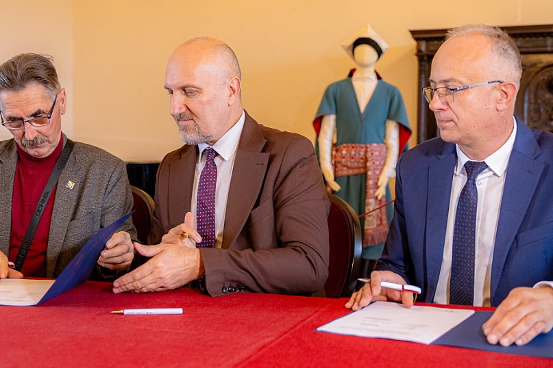 Podpisanie umów w Zamku Królewskim w Sandomierzu