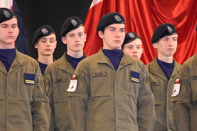 Ślubowanie klas pierwszych w ZSz w Staszowie