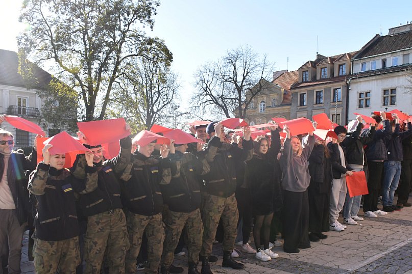 Happening &quot;Żywa flaga&quot; w Sandomierzu