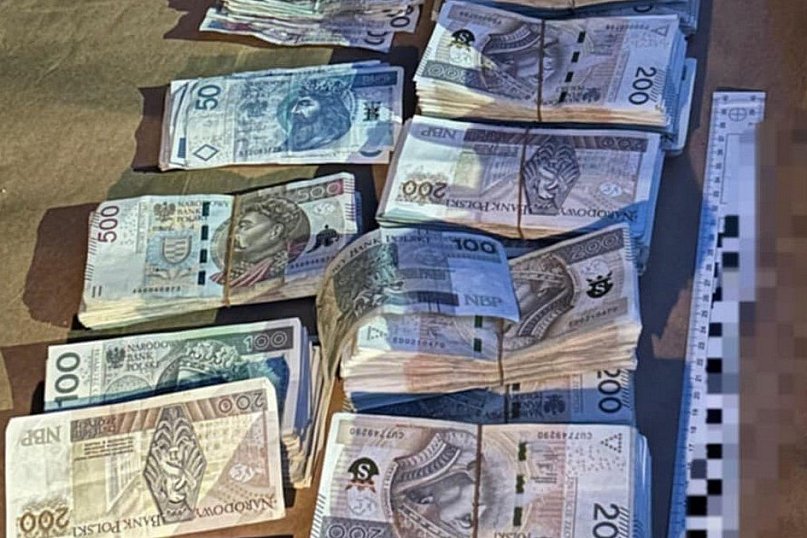 Zatrzymano samochód pełen pieniędzy