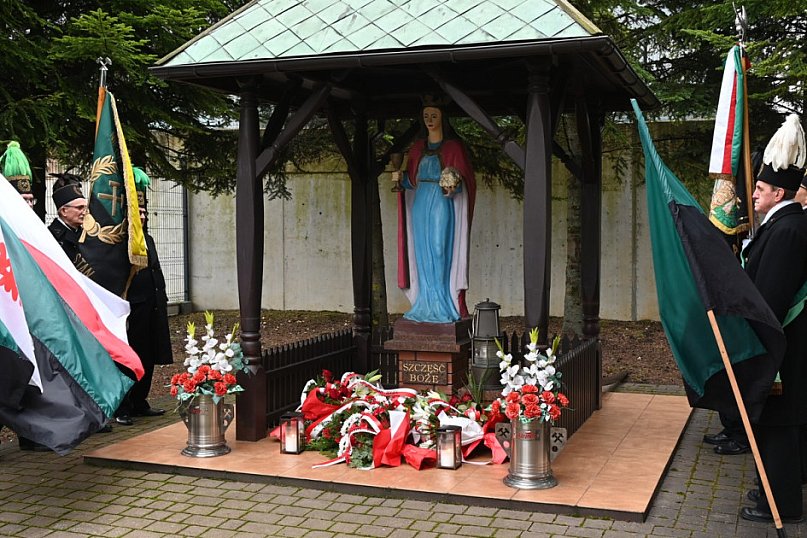 Uroczystość pod pomnikiem św. Barbary w Machowie