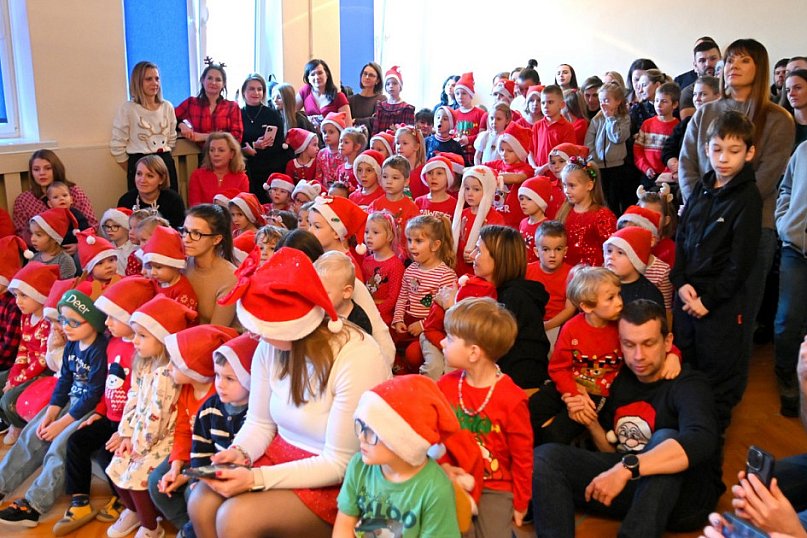 Mikołajkowe widowisko w Przedszkolu nr 6 w Tarnobrzegu