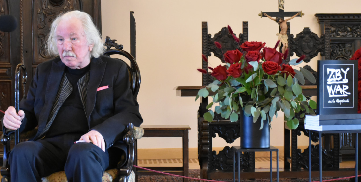 Zbigniew Warpechowski w czasie piątkowego werinsażu w Zamku Królewskim  