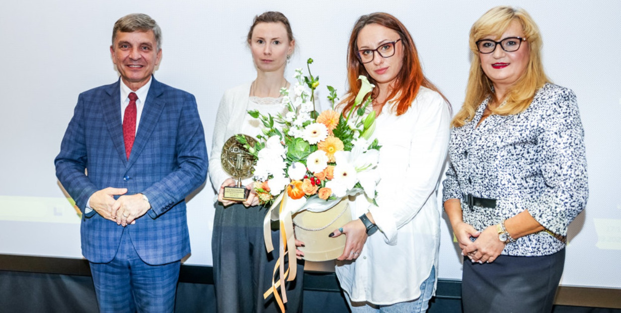 Renata Grzebuła i Sylwia Mroczka z Muzeum Zamkowego oraz Anita Koniusz i Andrzej Pruś, członkowie Zarządu Województwa Świętokrzyskiego       