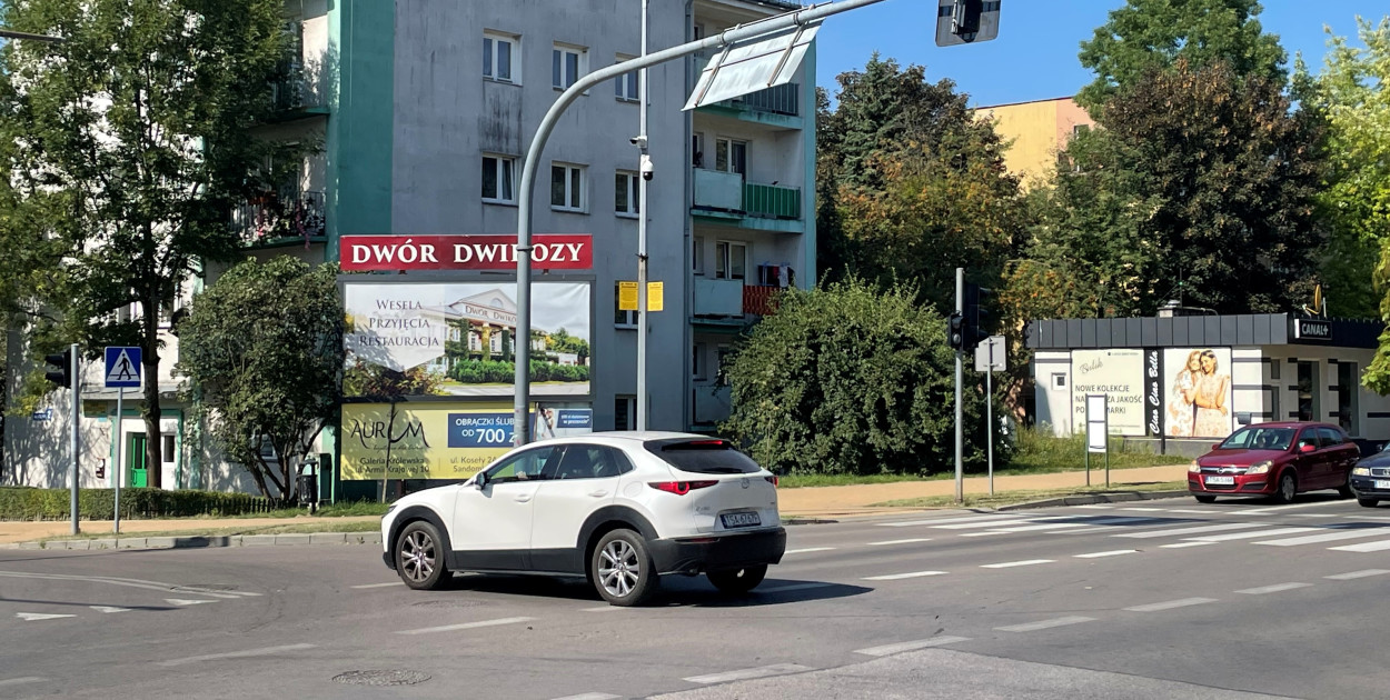 Rondo ma upłynnić ruch na tym skrzyżowaniu.   