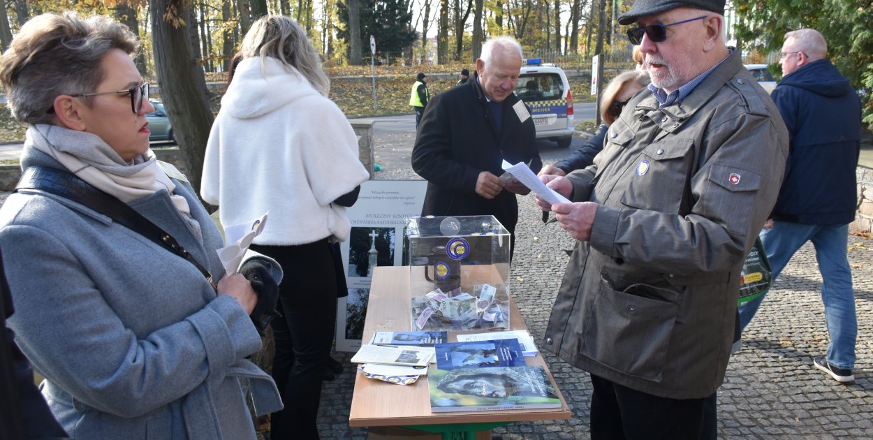 Kwestę wsparł prof. Jerzy Stępień, były prezes Trybunału Konstytucyjnego.
