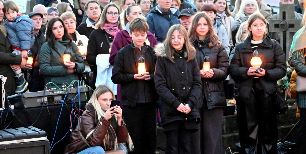 Zaduszki 2025 na cmentarzu na Piaskach 