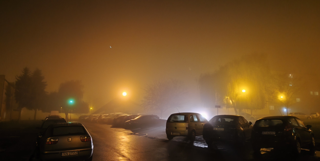 Gęstym mgły w Tarnobrzegu