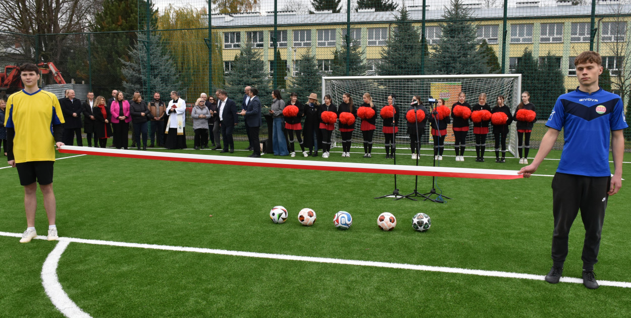 Otwarcie zmodernizowanego \"Orlika\" przy ZSTiO w Sandomierzu  