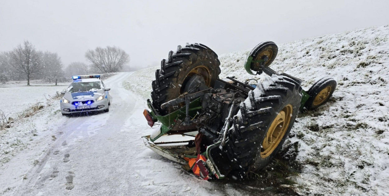 Wypadek w Nakolu w pow. staszowskim. Fot. Policja Staszów