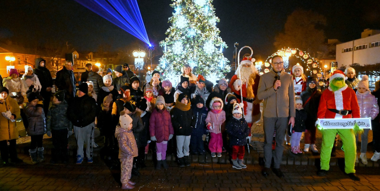 Rozświetlanie świątecznej choinki w Tarnobrzegu