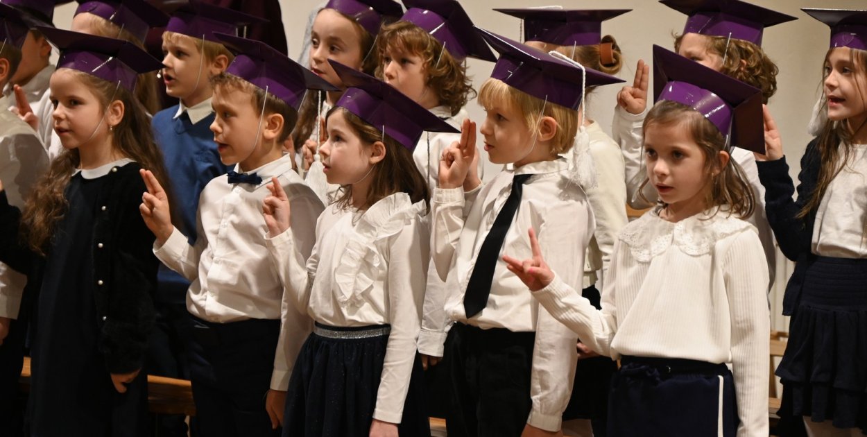 Pasowanie uczniów pięciu pierwszych klas Szkoły Podstawowej nr 10