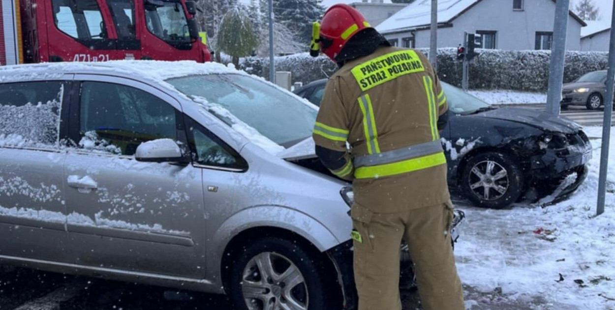 Zderzenie dwóch aut na obwodnicy Sandomierza. Fot. Policja Sandomierz