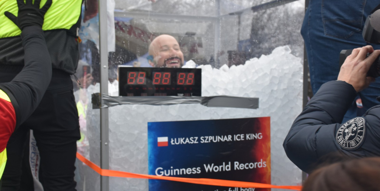 Ruszył pierwszy Festiwalu Lodu i Ognia nad Jeziorem Tarnobrzeskim. Impreza rozpoczęła się próby pobicia rekordu Guinnessa przez tarnobrzeżanina Łuksza Szpunara.