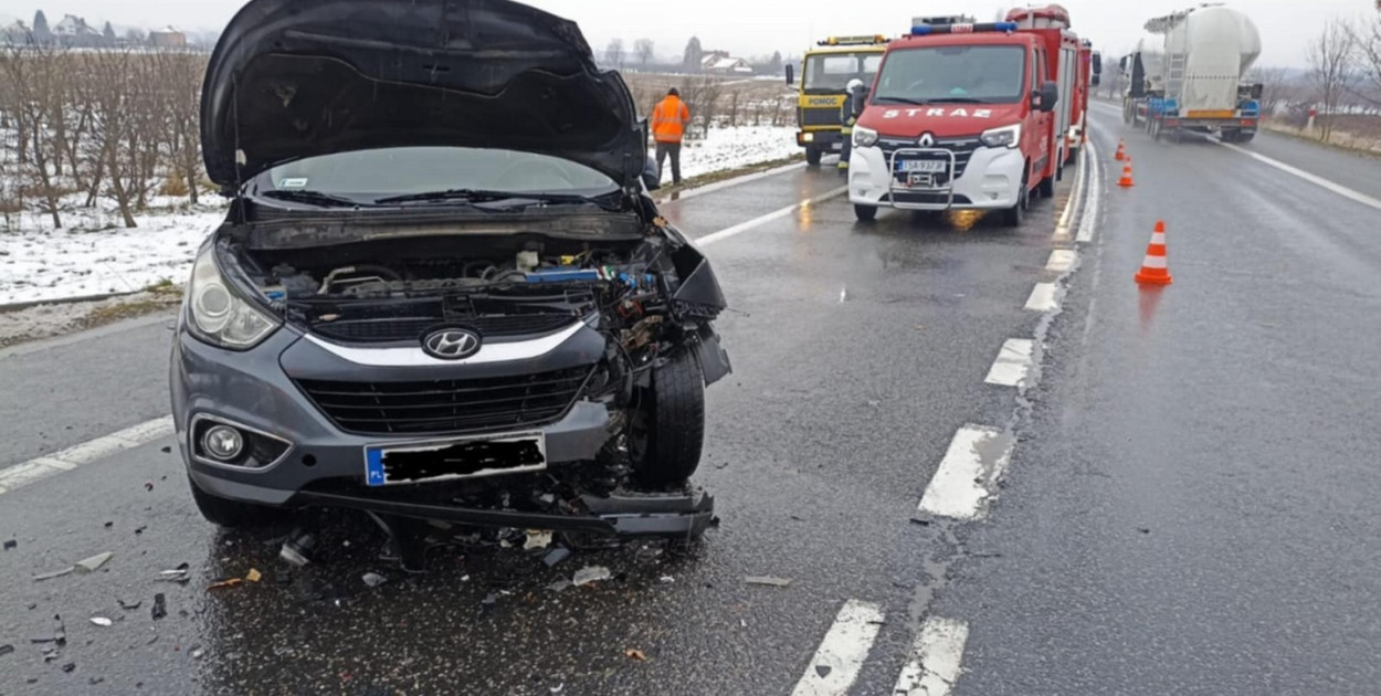 Zderzenie dwóch pojazdów osobowych na DK 9 w Piasecznie. Fot. PSP Sandomierz