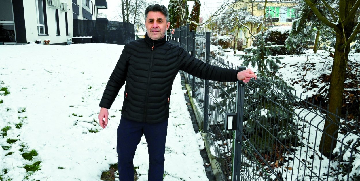 Za ogrodzenie postawione przy jego ogródku przy ul. Targowej, urzędnicy naliczyli astronomiczną „opłatę legalizacyjną” w wysokości 125 tys. zł oraz kolejne kary.