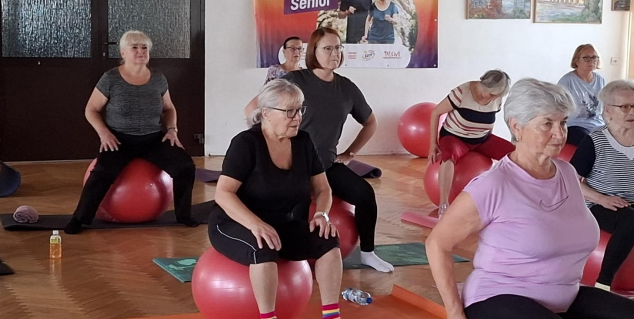 Uczestniczki zajęć realizowanych w ramach projektu \"Aktywny senior\". Fot. arch.