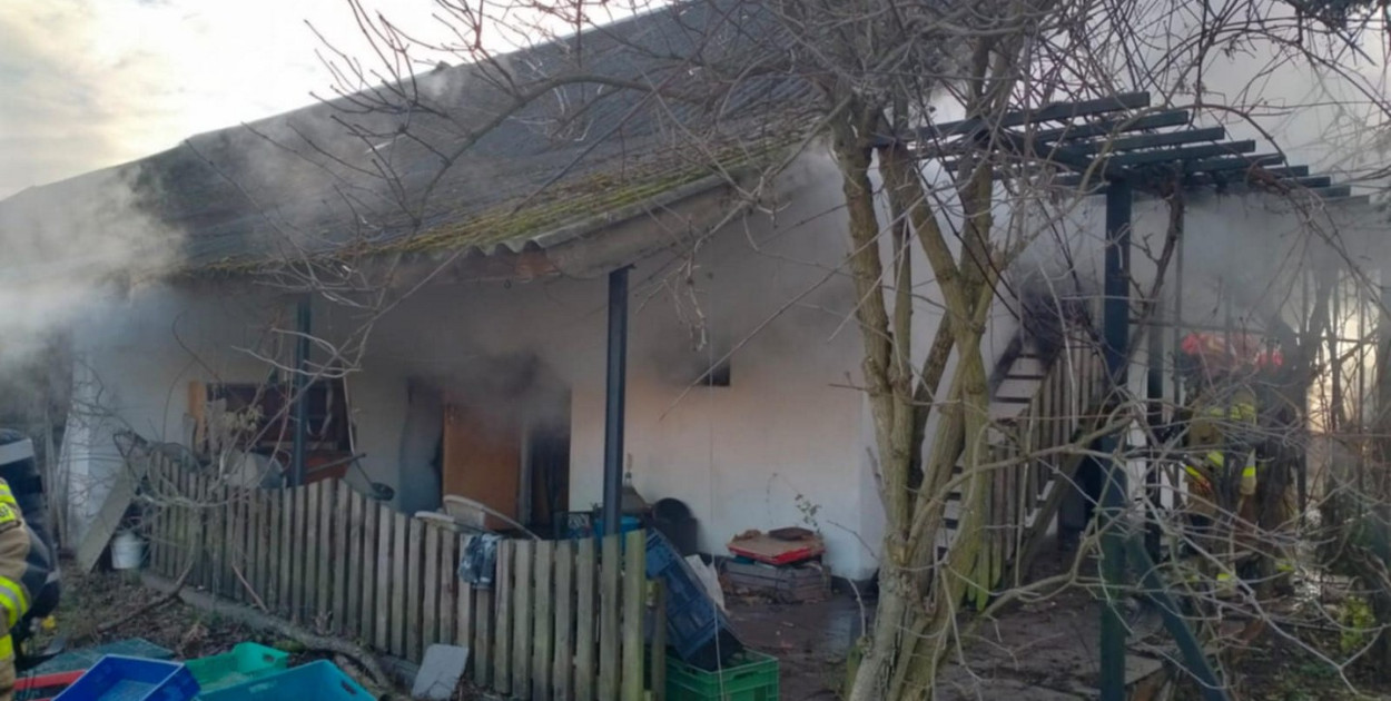 Pożar domu w Zawadzie. Fot. Policja Opatów