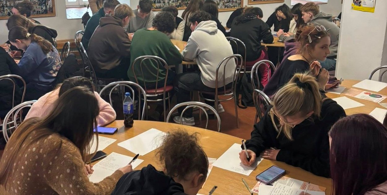 Maraton Pisania Listów Amnesty International w sandomierskim liceum.