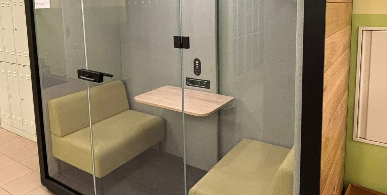 Kabina akustyczna w sandomierskiej szkole.  