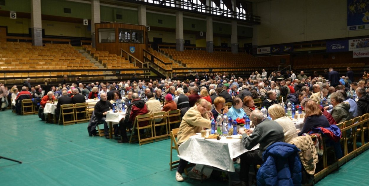 W imieniu prezydenta Tarnobrzega, Rady Miasta oraz Dyrektora Miejskiego Ośrodka Pomocy Rodzinie organizatorzy zapraszają mieszkańców na Miejską Wigilię.