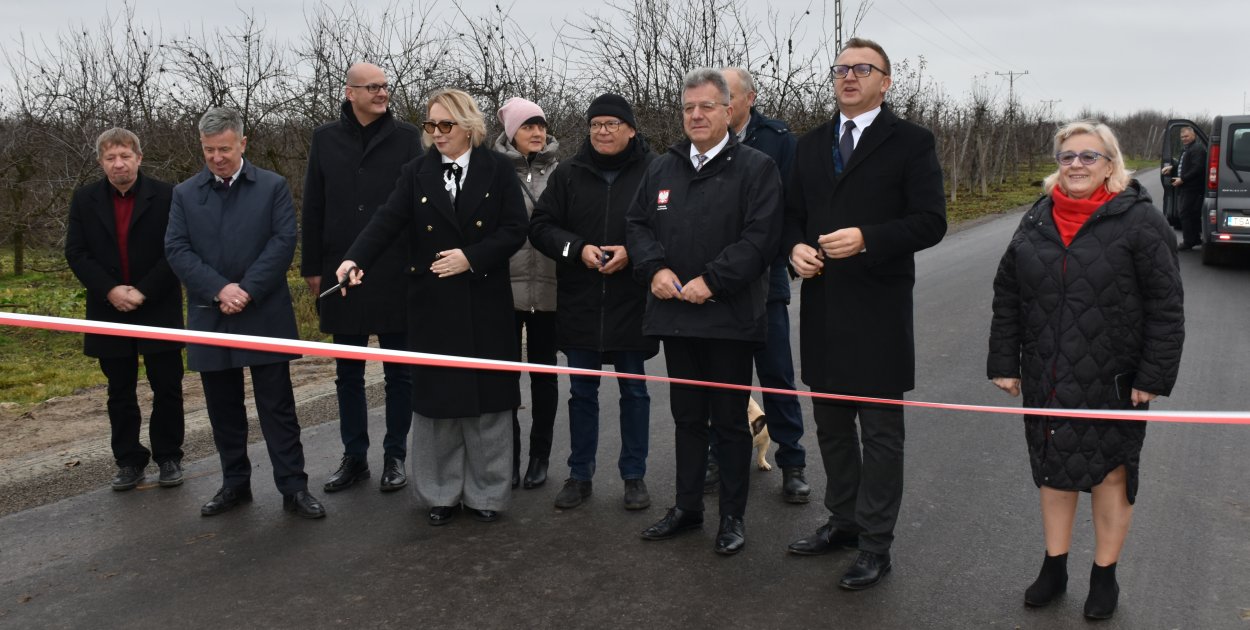 Oficjalne otwarcie wyremontowanej drogi w Święcicy.