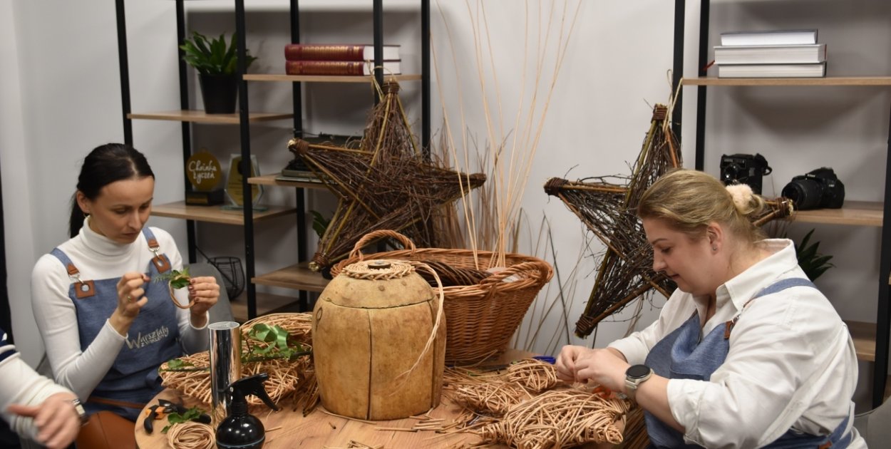 W świątecznym wydaniu „Tygodnika Nadwiślańskiego” zabierzemy Czytelników do miejsca, gdzie czas odmierza się rytmem wikliny, a tradycja wciąż ma realny wpływ na codzienne życie.