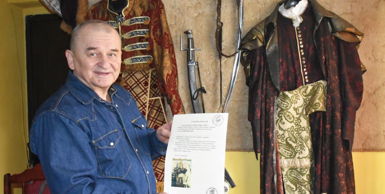 W świątecznym wydaniu „Tygodnika Nadwiślańskiego” zabieramy Czytelników do Mściowa w gminie Dwikozy, gdzie od blisko 30 lat Henryk Ziomek tworzy szable uznawane przez znawców za jedne z najlepszych w Polsce.