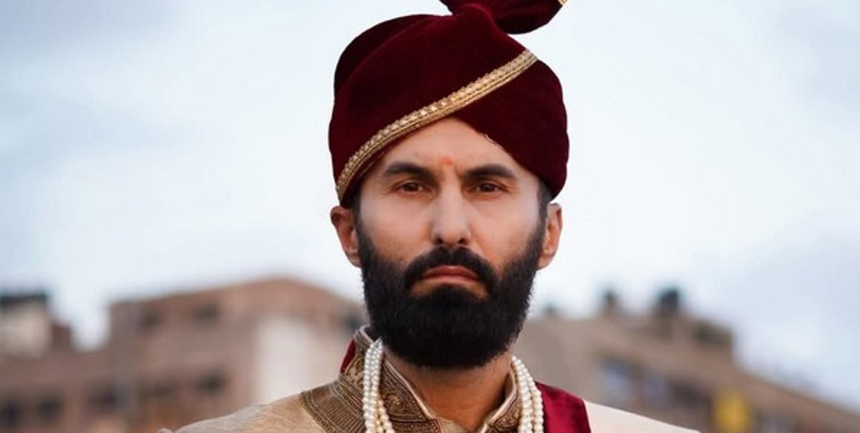 Jeszcze kilkanaście lat temu jego świat kręcił się wokół piłkarskiej murawy w Stalowej Woli. Dziś Piotr Pamuła, pochodzący z Rzeczycy Okrągłej, regularnie pojawia się na planach indyjskich superprodukcji.