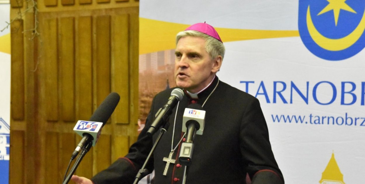 Biskup Krzysztof Nitkiewicz udzielił dyspensy od obowiązku zachowania wstrzemięźliwości od spożywania pokarmów mięsnych w piątek 26 grudnia 2025 roku.