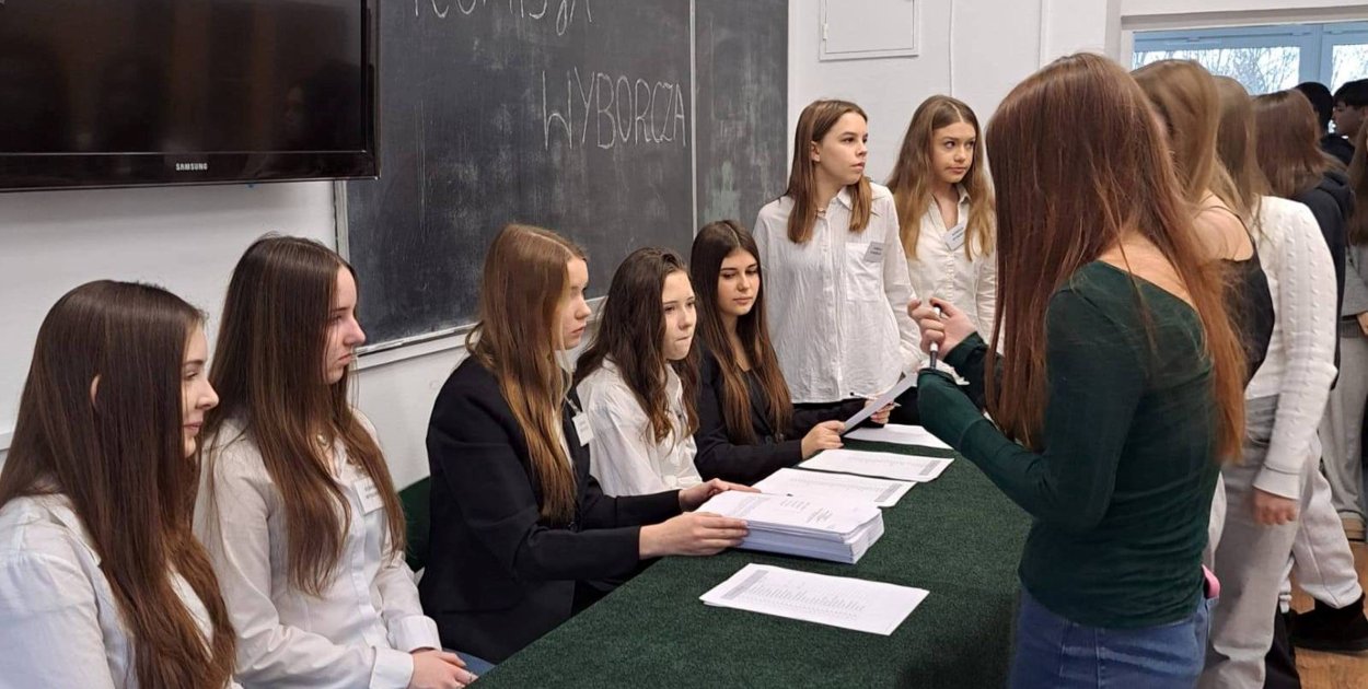 Wybory do Młodzieżowej Rady Miasta Sandomierza w "czwórce" (fot. SP 4)